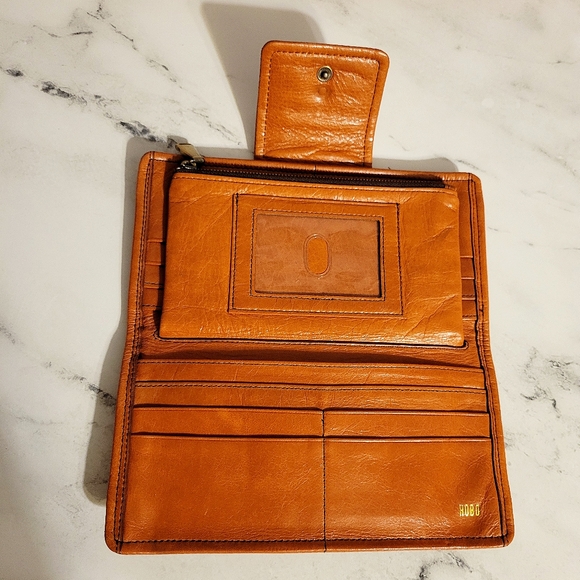 HOBO Burnt Orange Leather Wallet w/Black Contrast Stitching & Wanderlust Lining - Picture 3 of 8